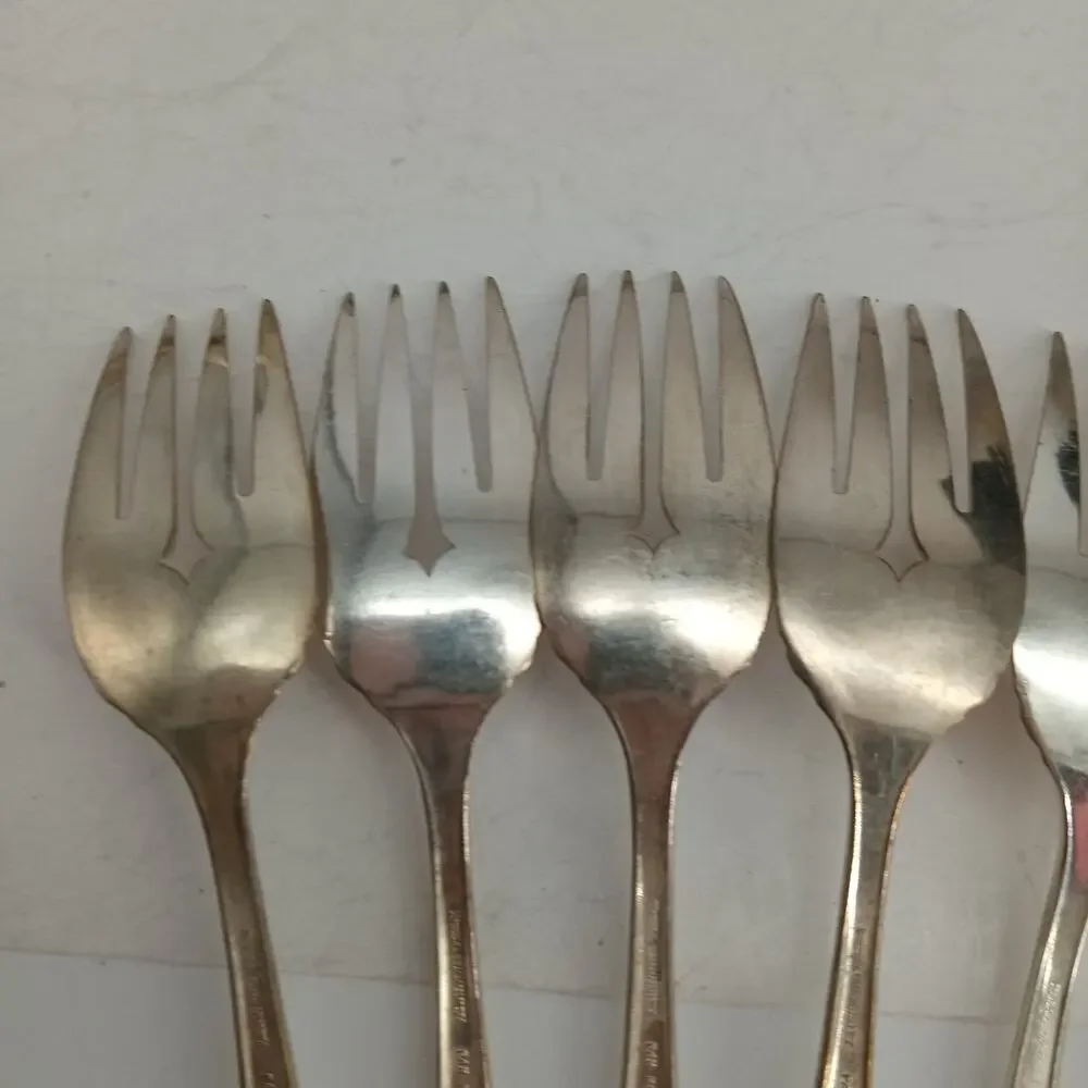 6X SF Vtg Oneida Community Bridal Wreath Silver Plate Salad Forks Silverplate